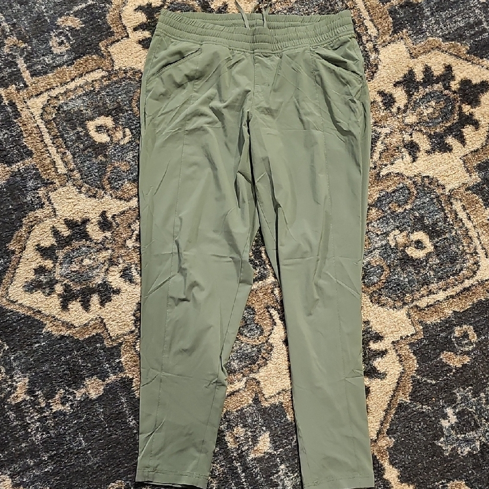 The North Face Women's Olive Green Tapered Jogger Pants NWOT